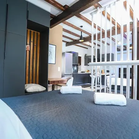 Vp & Lo 1 Apartment *